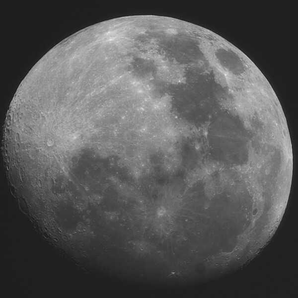 Image de la Lune prise avec le télescope Omegon ac 102/660, qui est un télescope pour débutant